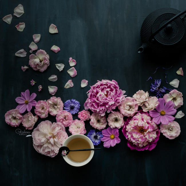 moody floral still life © Cristina Colli